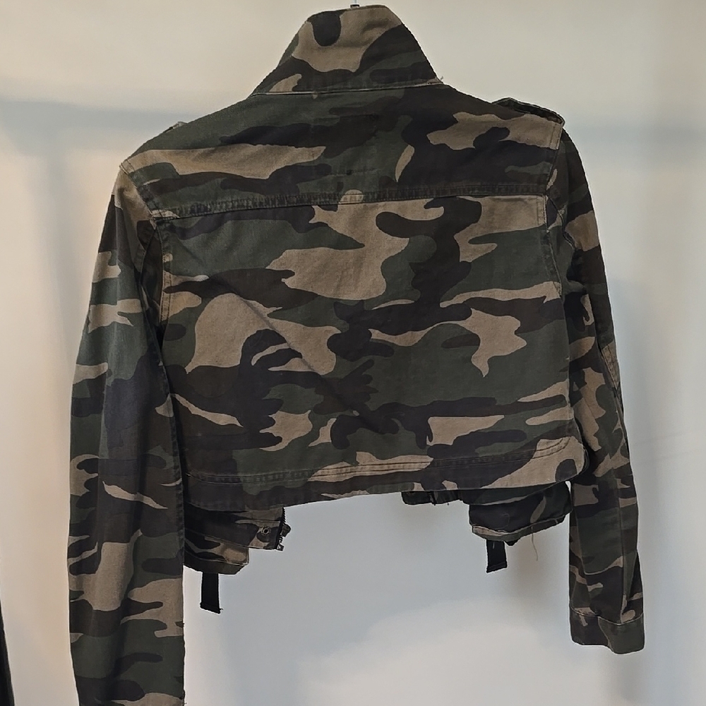 Camo Cropped Jacket - Picture 2 of 3